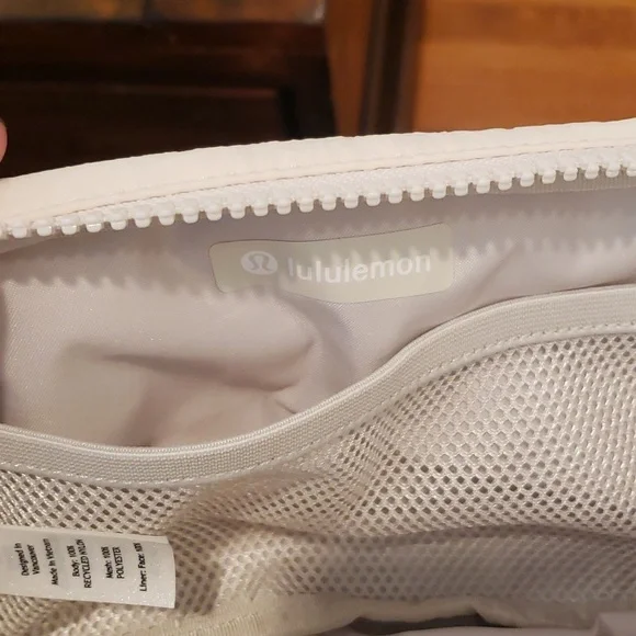 NWOT white opal everywhere belt bag - Picture 9 of 10